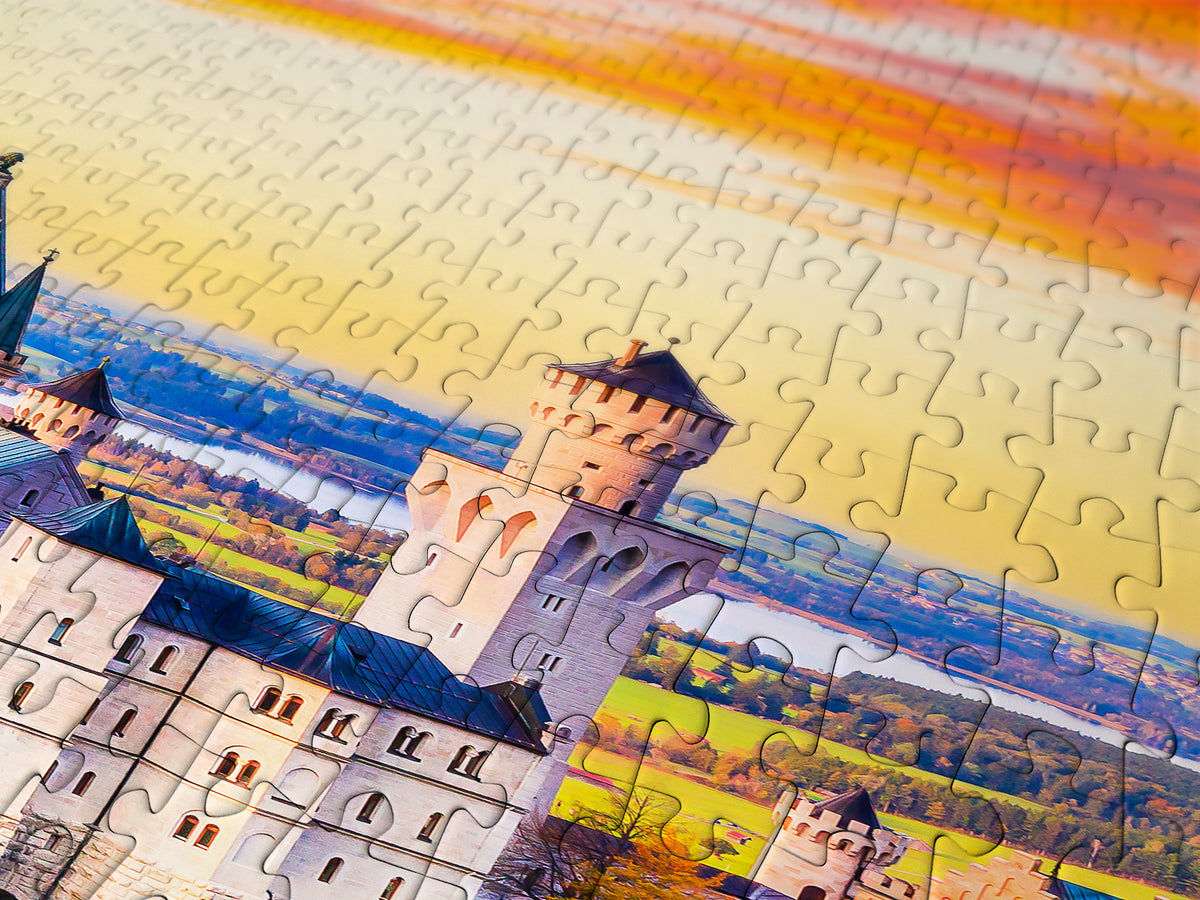 Close-up of the matte, glare-free surface and the interlocking pieces - Neuschwanstein Castle in Autumn