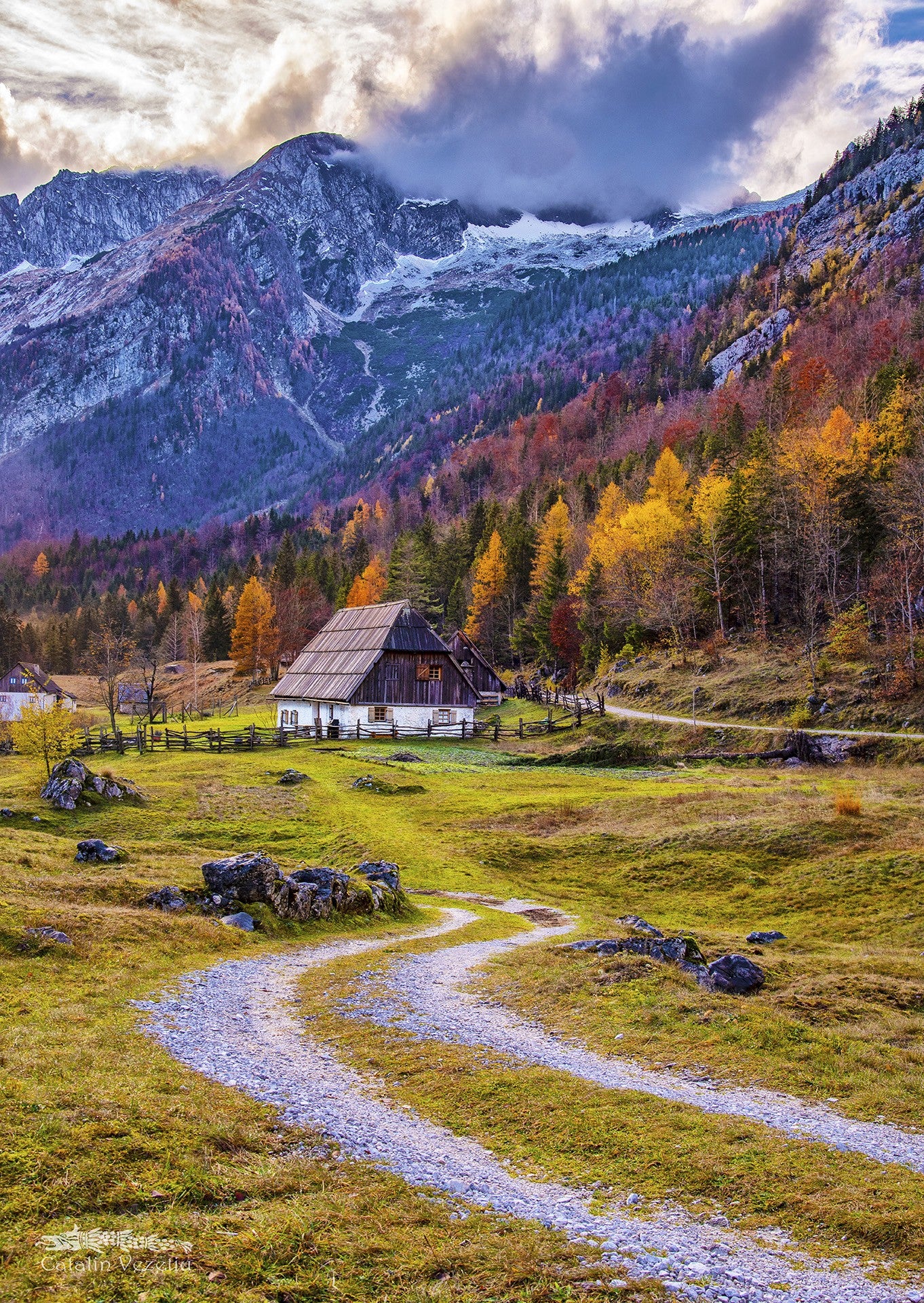 1000 Pieces Jigsaw Puzzle - Cottage in the Mountains (1074)