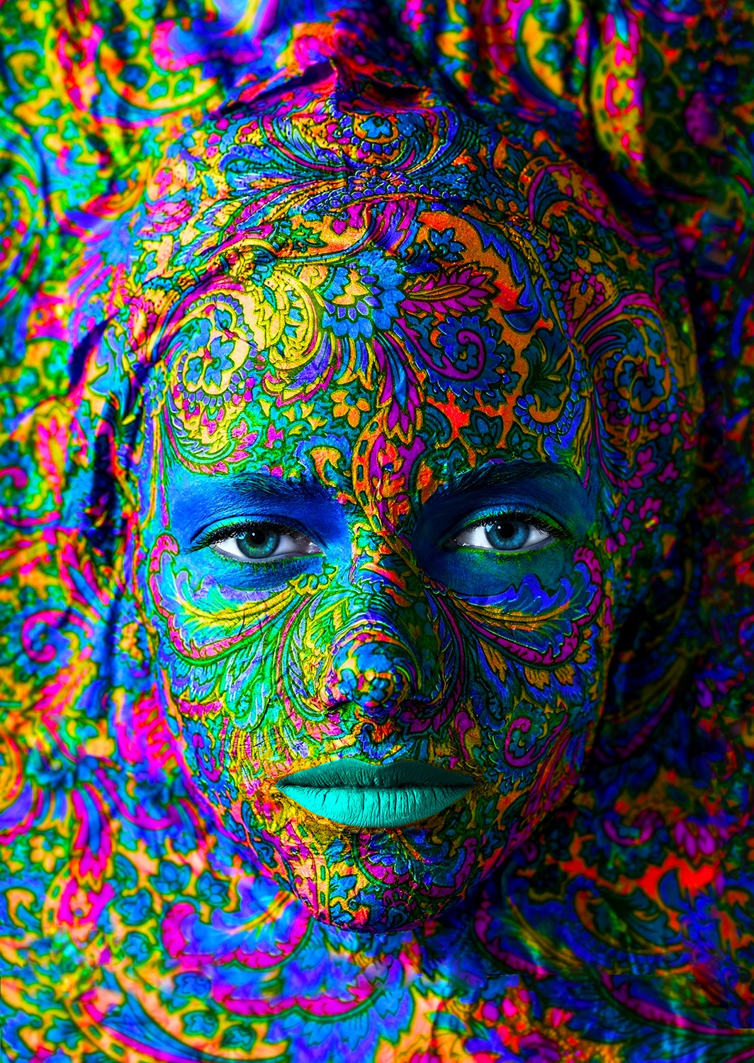 1000 Pieces Jigsaw Puzzle - Woman with Color Art Makeup (1224)